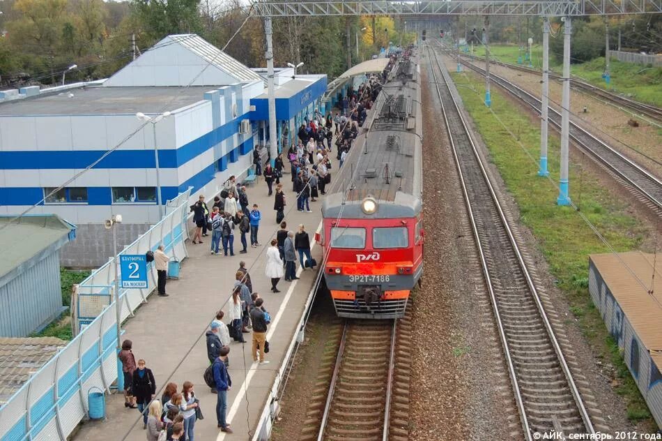 Электричка калуга обнинское. Обнинск ЖД станция. ЖД вокзал Обнинское. ЖД платформа Обнинское. Станция Обнинская Калужская область.