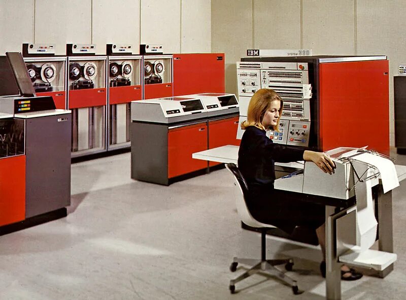 Второе и третье поколение. Компьютер класса "мейнфрейм" – IBM System/360. ЭВМ третьего поколения IBM 360. System/360 фирмы IBM. IBM System/360 1964.