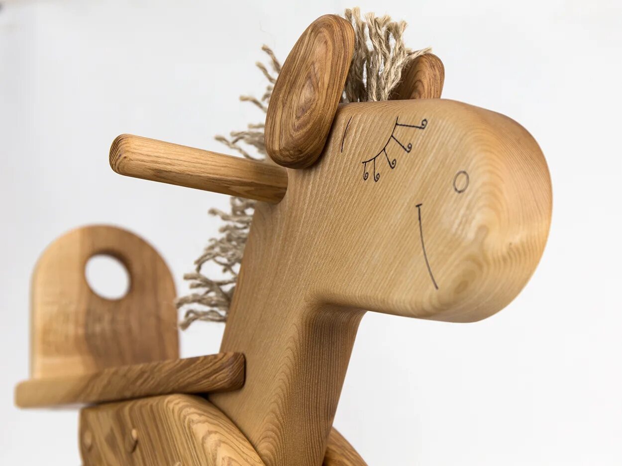 Wooden s. Лошадка сувенир из дерева. Лошадка качалка дерево. Детская игрушка деревянный конь. Деревянная лошадь.