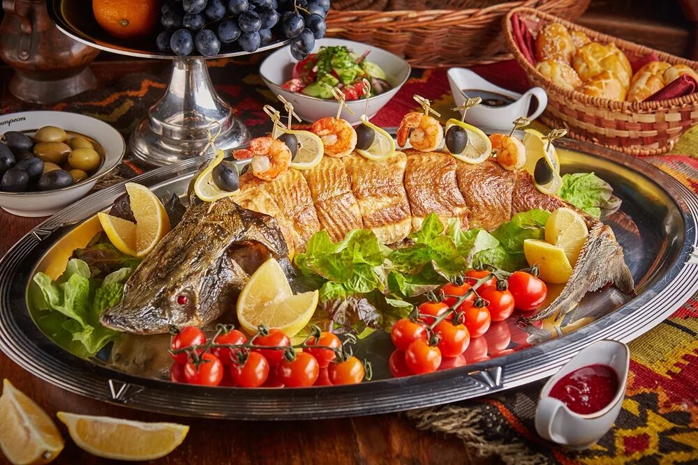 царский новогодний стол. стерлядь ляванги это. рыбный стол на новый год. стерлядь разварная. рыбный стол.
