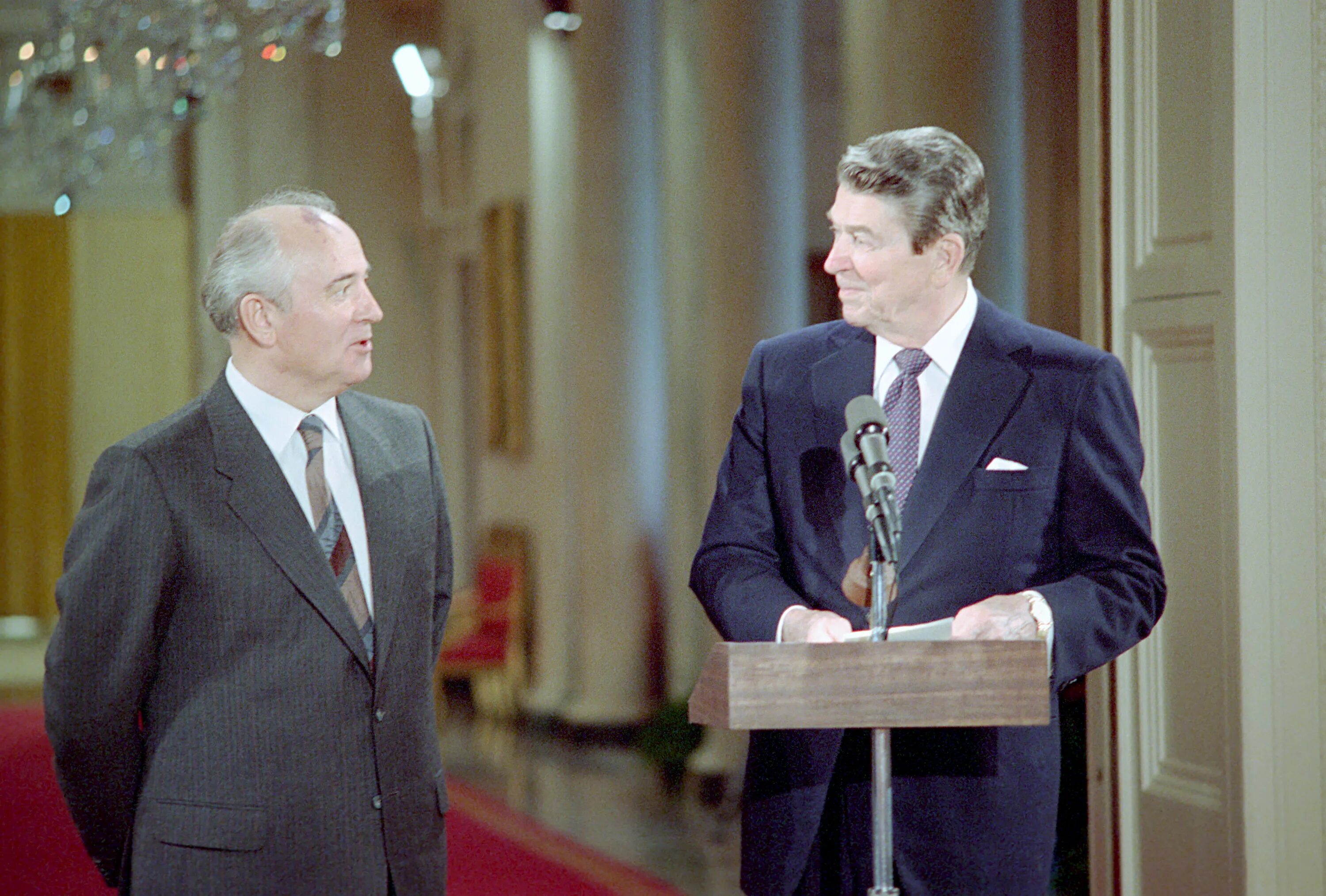 Горбачев и Рейган. Саммит Рейган Горбачев 1987. «Reagan Gorbachev» 2016. Переговоры рейгана и коля