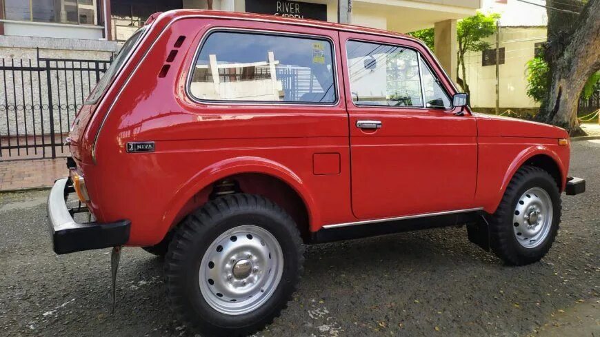 Кабрик", кемпер и V8: крутой заграничный тюнинг Lada Niva