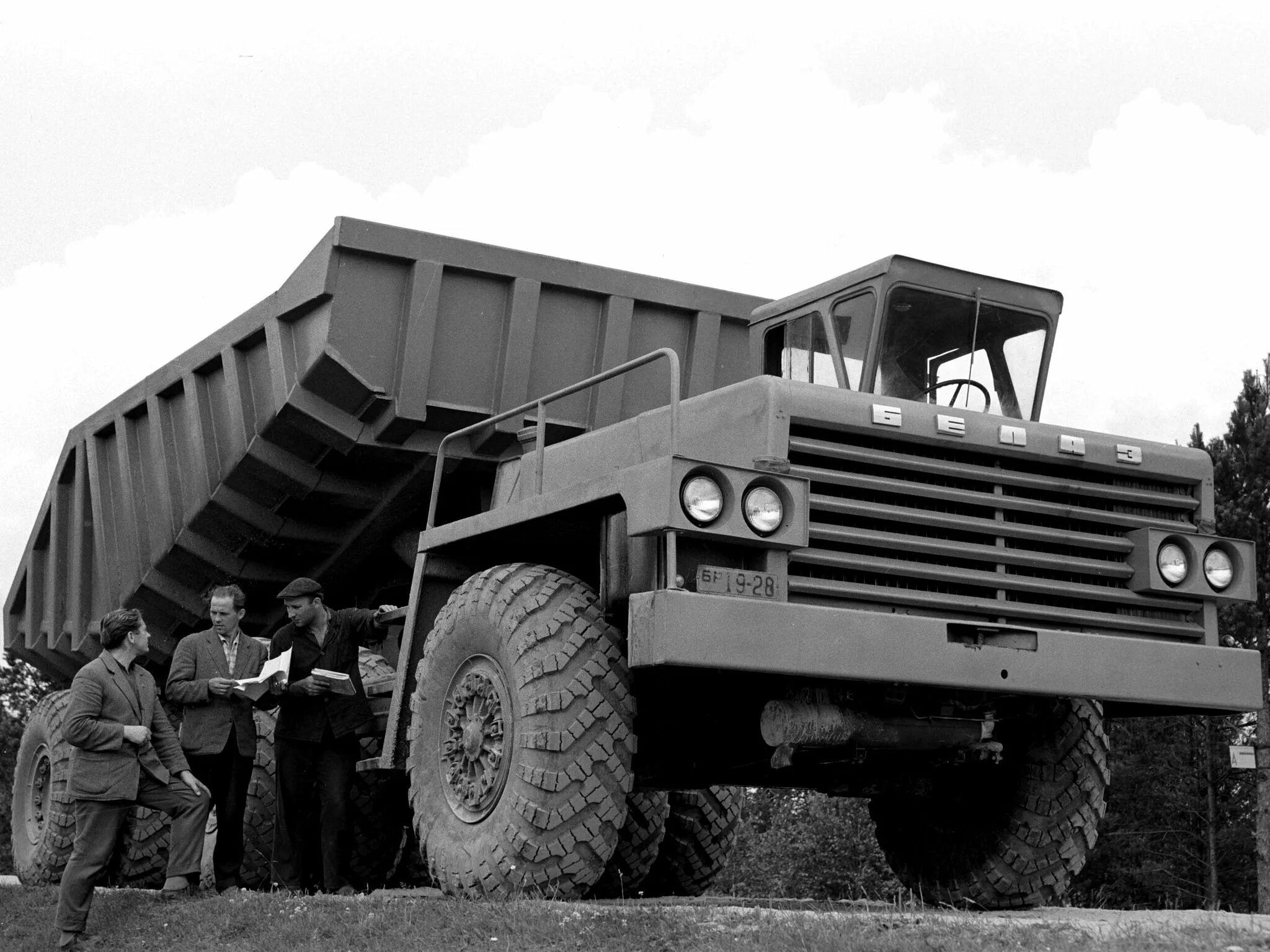 Маз-525 белаз-540. Автосамосвал белаз-540. Белаз 540 ссср. Маз 540. Маз 540.