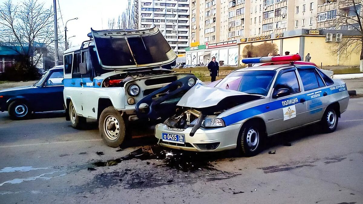 Авария полицейских машин. Полицейский автомобиль. Машина "полиция". Перевернутая Полицейская машина.