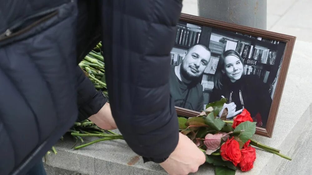 Похороны погибших в теракте в москве. Охрана похорон татарского.