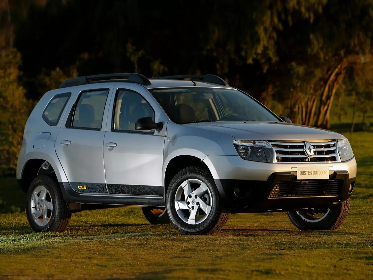 Renault большой. Renault Duster 1. Рено Дастер 1 поколения. Renault Duster кроссовер. Renault Duster 2009.