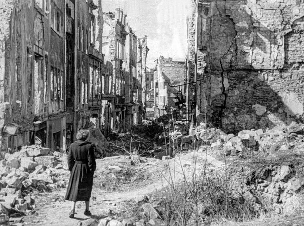 Германия после 1945. Дрезден бомбардировка 1945. Бомбардировка Дрездена 13 февраля 1945.