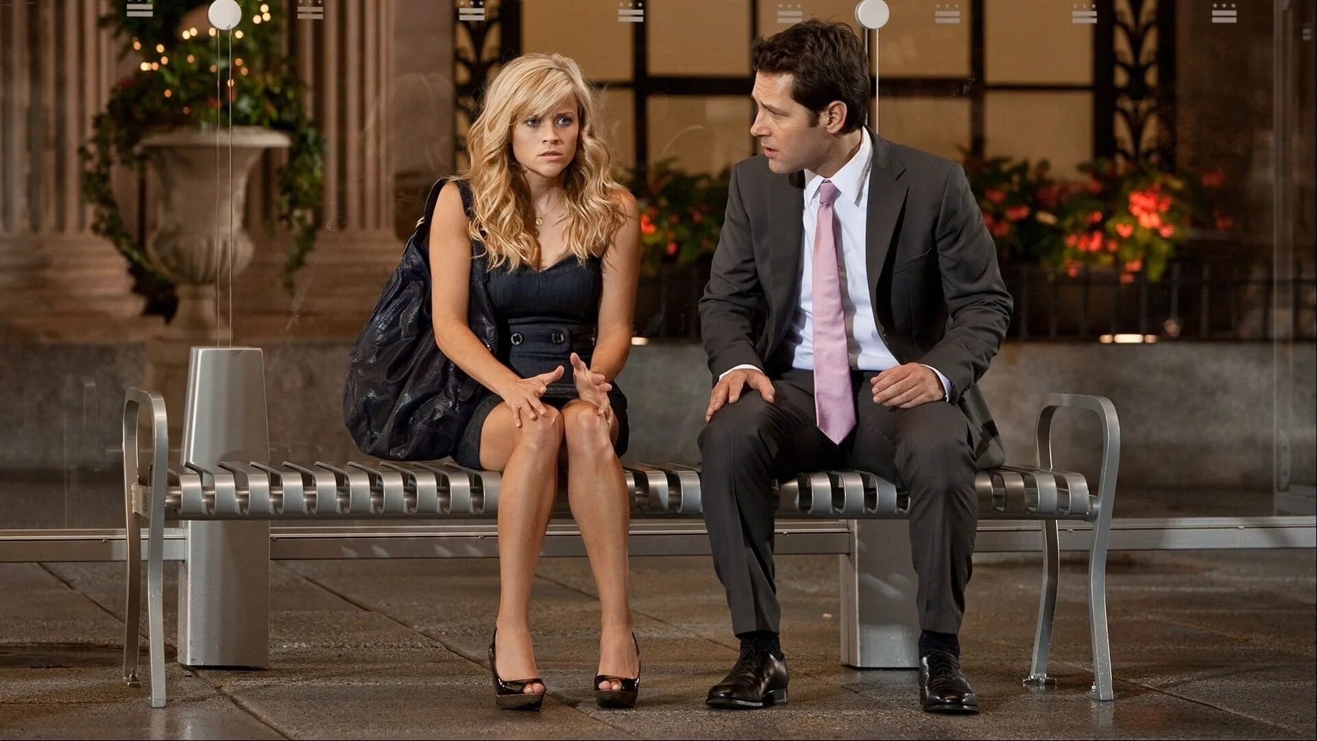 Список комедий 2010. Адам сэндлер и кевин джеймс комедии. Охотник за головами фильм 2010. Список комедий 2010. Адам сэндлер одноклассники.