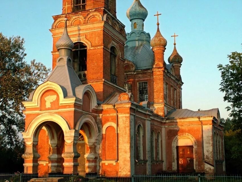 Филатово церковь рождества христова. Храм георгия победоносца с филатово. Георгиевский храм курск. Филатово обоянский. Храм успения пресвятой богородицы курск.