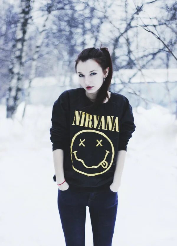 Девушка нирвана. Девушка в нирване. девочка нирвана. девушка nirvana. девушка в футболке нирвана.