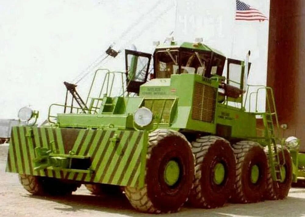 Gigant 880. Бульдозер melrose m880. биг бад 747 трактор. самый большой трактор в мире. самый большой колесный трактор в мире.
