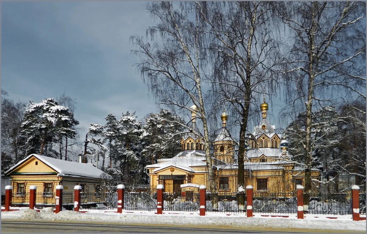 церковь троицы живоначальной удельная. троицкий храм в поселке удельная. удельной моск обл. раменский район удельная троицкий храм. троицкая церковь удельная раменский район.