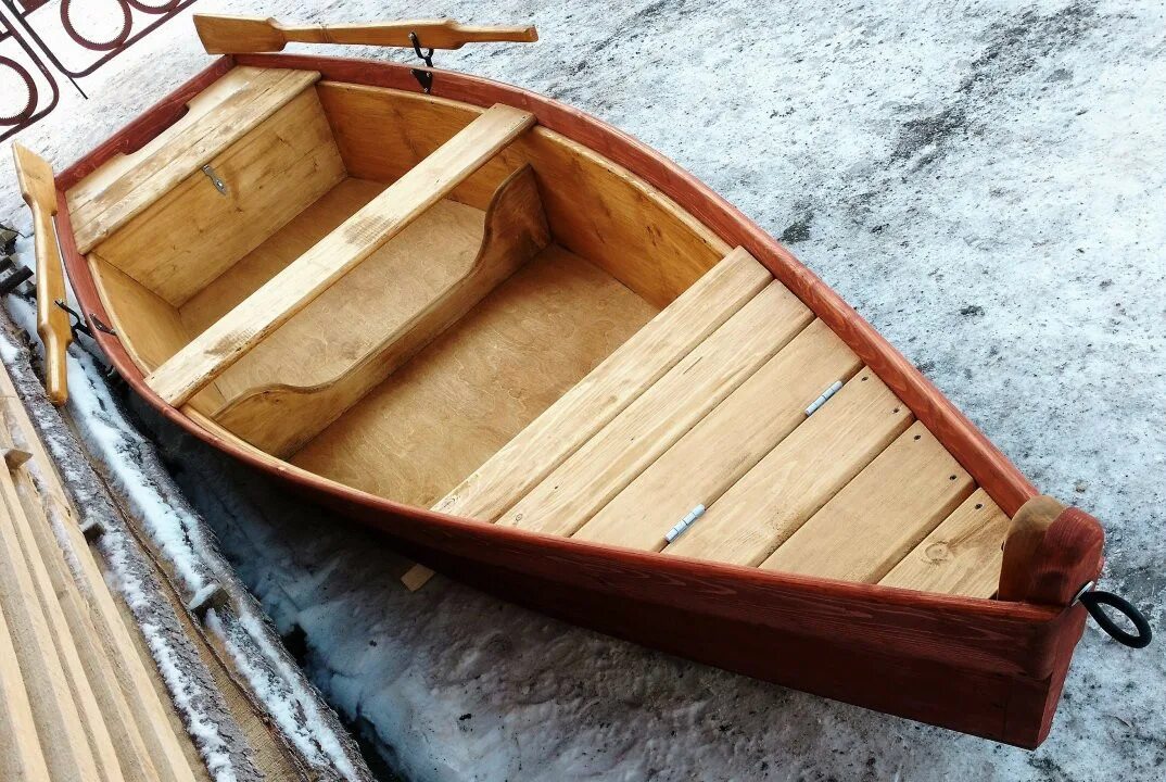 Лодка на берегу. Надувная лодка sibriver мана-260. Надувная лодка тонар капитан 260т слань. Лодка пвх мана-260 гребная. Лодка на озере.