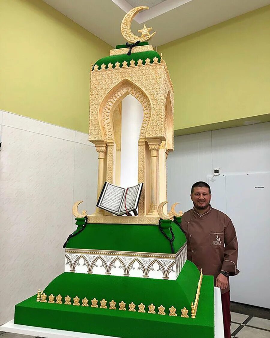 Ренат Агзамов его торты мечеть. Ренат Агзамов мусульманский торт.