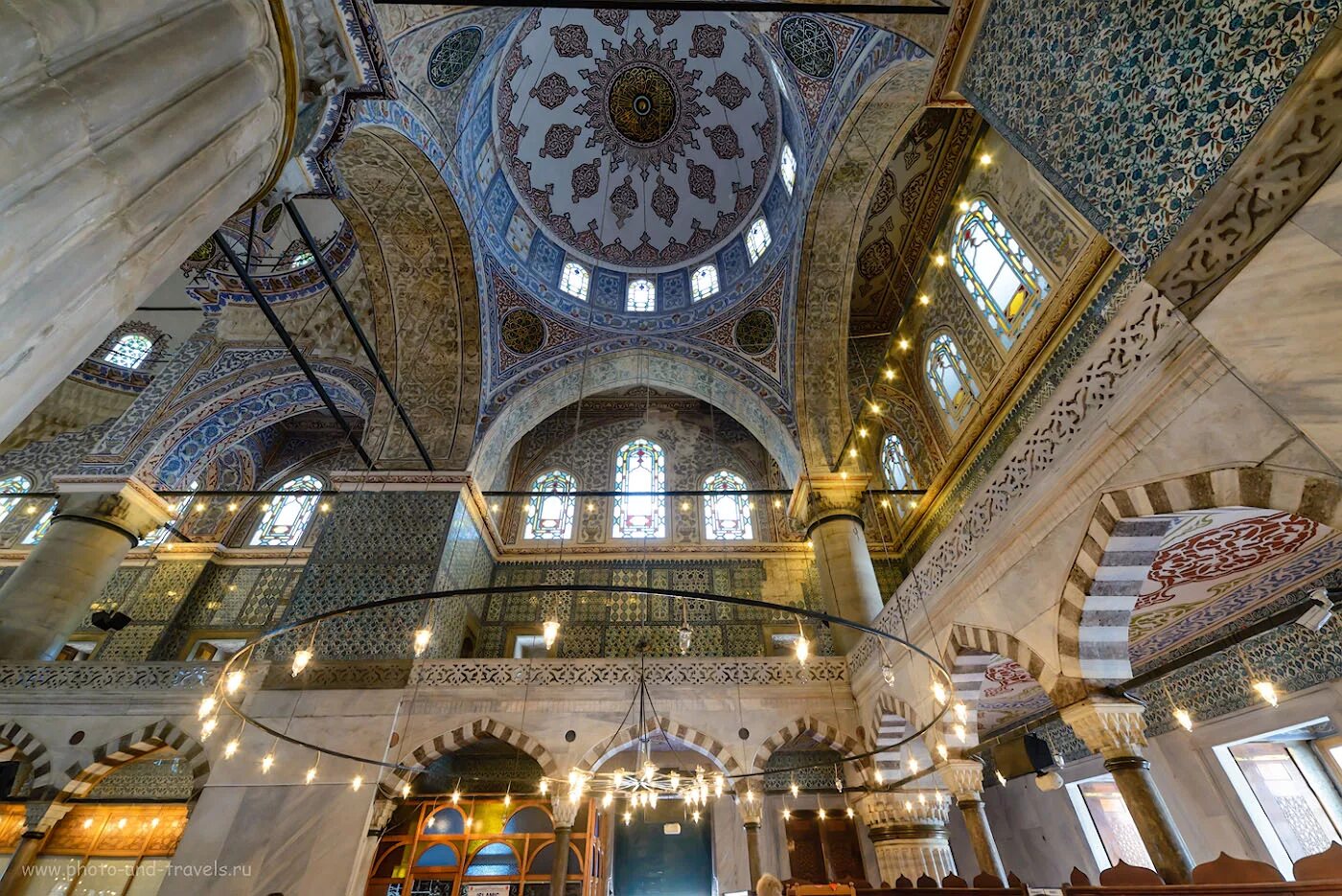 Голубая мечеть находится. Голубая мечеть достроенная 1616. Голубая мечеть стамбул внутри. Голубая мечеть находится. Мечеть султана ахмета в стамбуле.