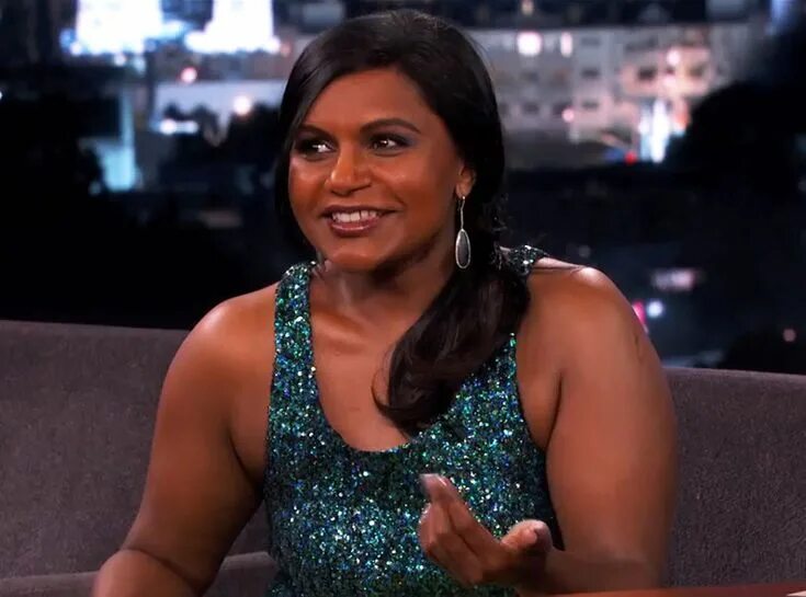 Mindy fox. Mindy kaling. минди калинг фото. минди калинг дети. минди калинг американский сценарист.