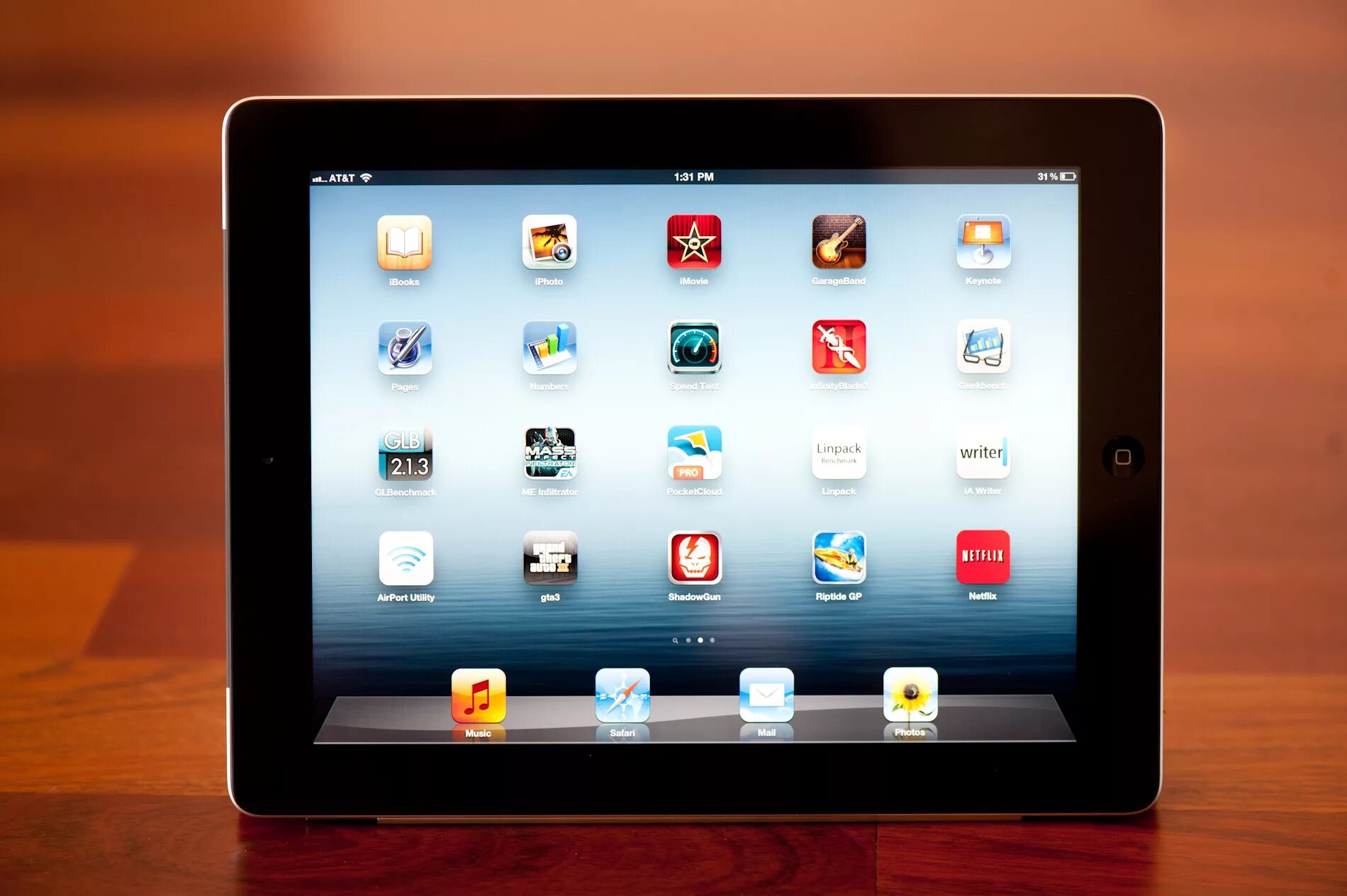 Планшет apple. IPAD 2012. Планшет айпад 2012. Компьютер планшетный май пад. Картины на планшете.