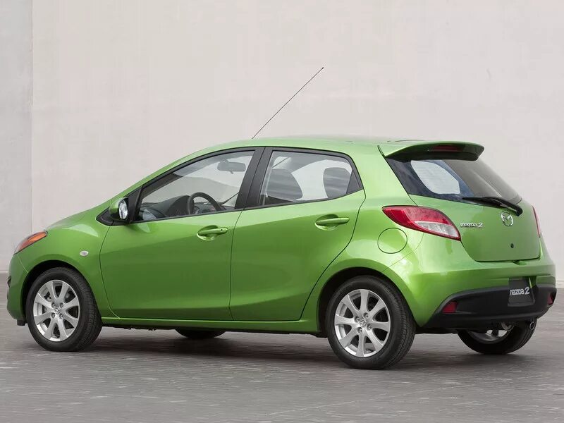 Mazda 2 2008. Mazda 2 2011. Green Hatchback Mazda mazda2. Мазда 2 хэтчбек 2008.