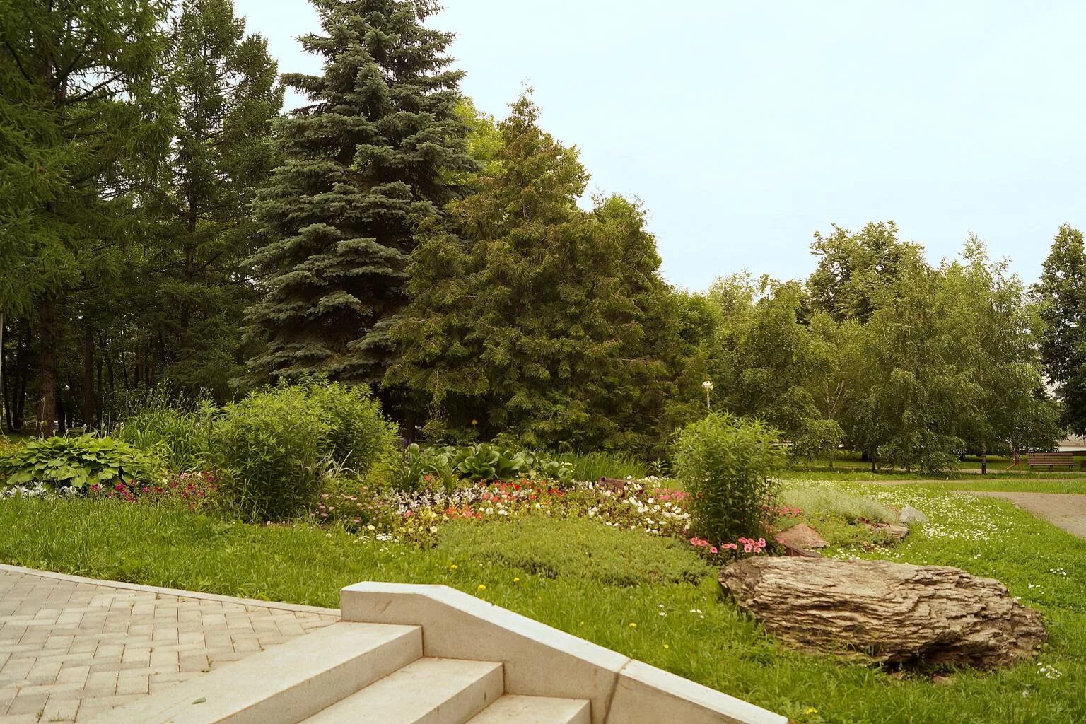 Парк калейдоскоп казань. Парк ленина белгород памятники. Ленинский парк новороссийск аттракционы. Центральный парк ленина белгород фото. Парк ленина работа.