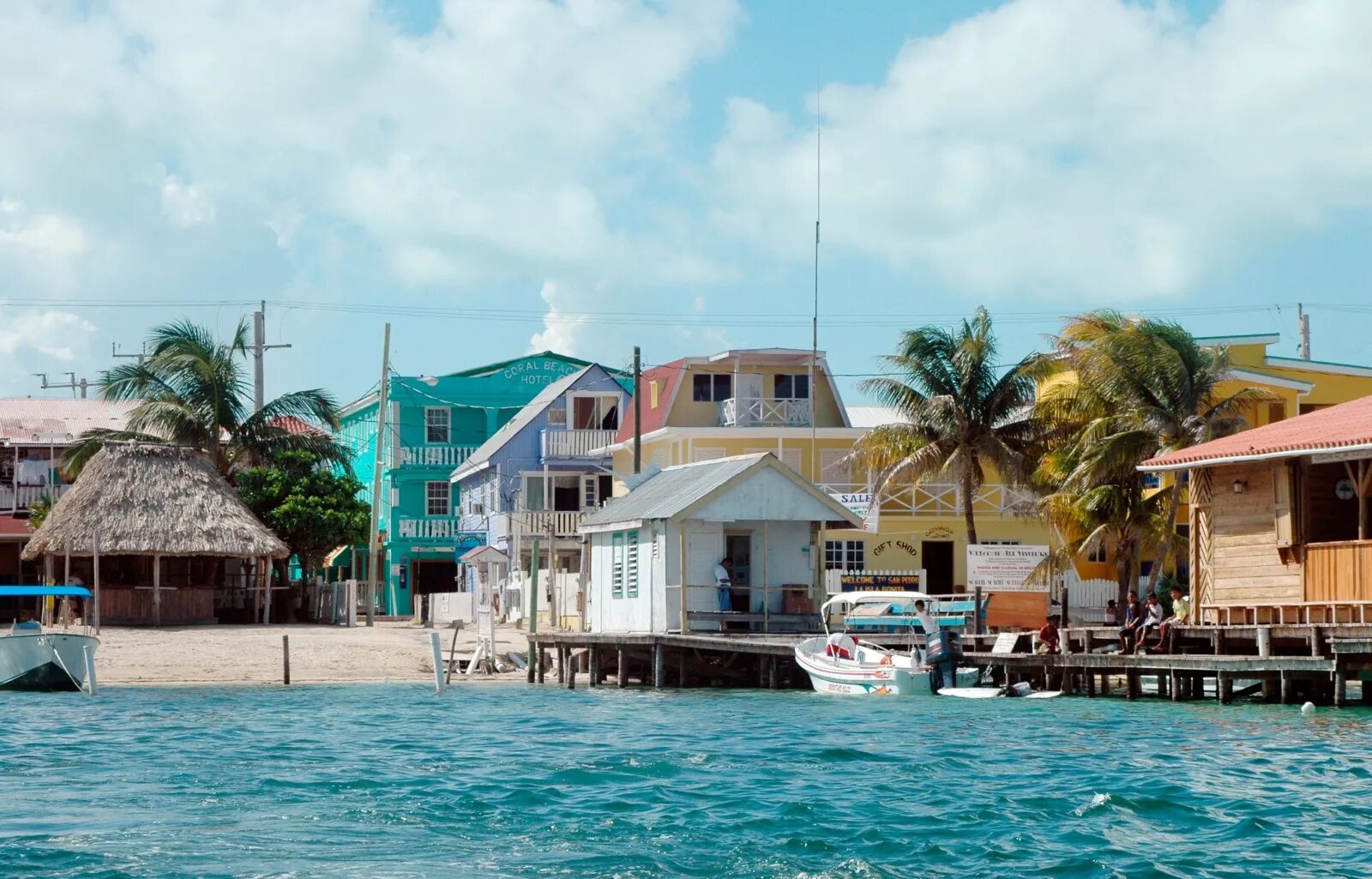 Столицей какого государства является город бельмопан. Белиз Бельмопан. Ambergris Caye Карибское море. Бельмопан столица. Белиз Бельмопан виллы.