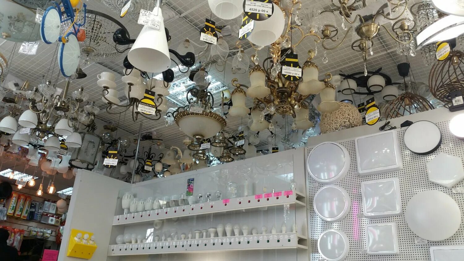 Магазин электрики светильники. Электрошок рокоссовского 2а. Электротовары псков. Магазин электротоваров. Этм самара.