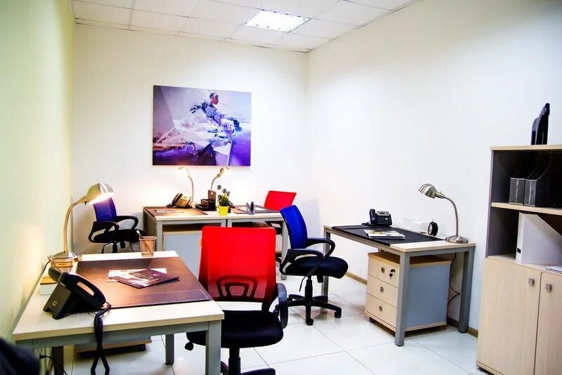 планировка кабинета в офисе. коворкинг офисы москва. аренда рабочего места. аренда рабочего места. арендую рабочее место.