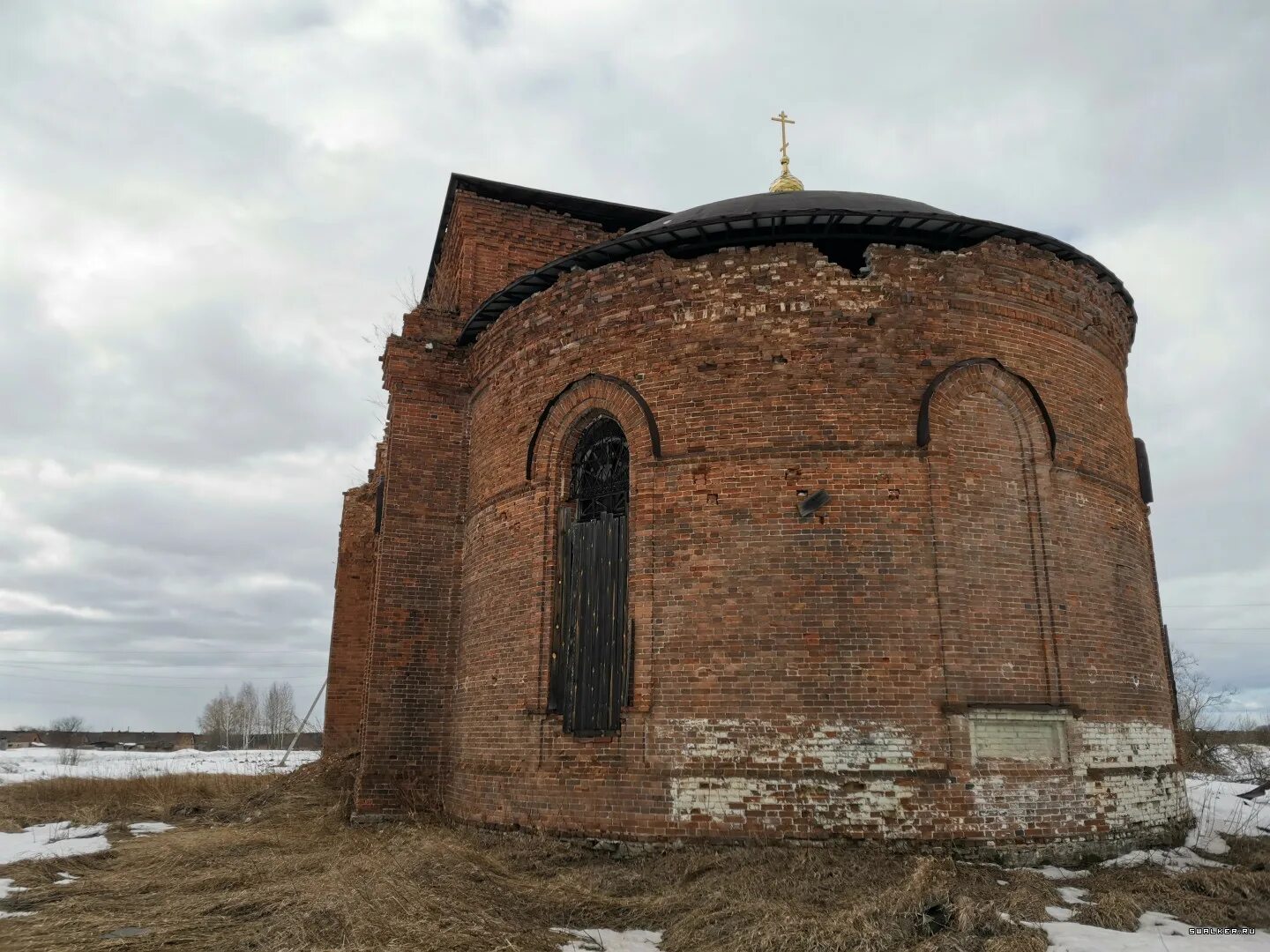 Родники свердловская. Вознесенская Церковь Михайловск Свердловской области. Заброшенная Церковь. Самый большой храм в Свердловской области. Пос Вознесенье Церковь.