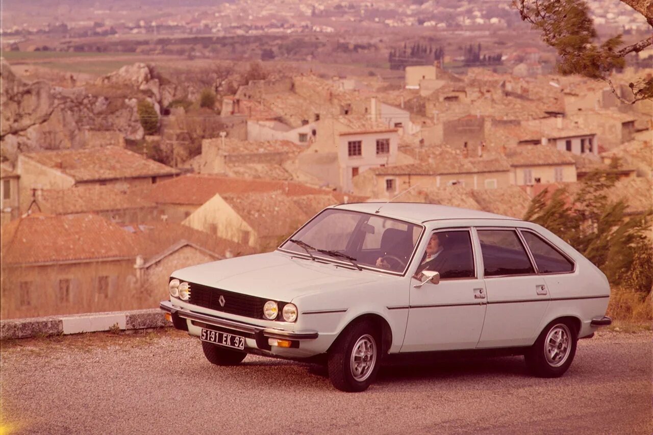 Renault 30. Renault 1975. Рено 30 1975. Рено 30 St.