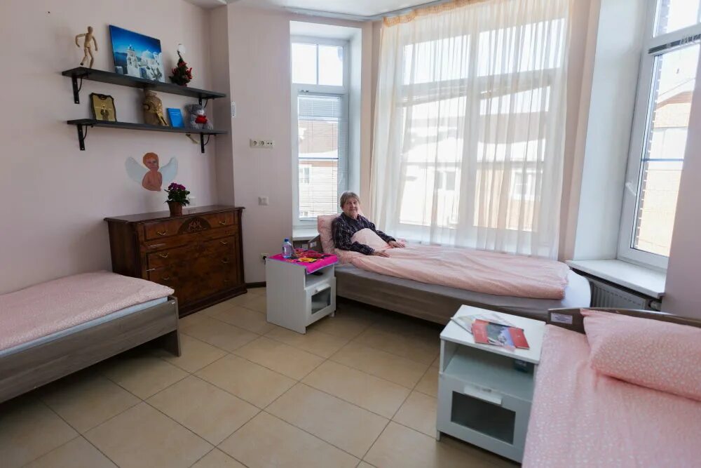дом престарелых. платные дома престарелых в москве. платные дома престарелых в москве. персонал дома престарелых. дом престарелых.