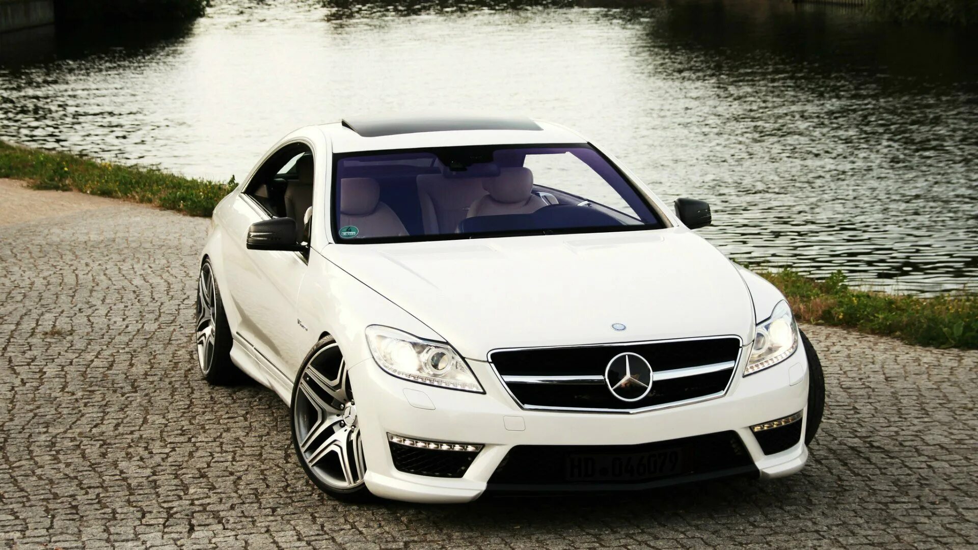 Машина мерседес фото. Мерседес АМГ белый. Белый Mercedes Benz AMG x253. Mercedes мерин. Белый Мерседес Бенц белый.