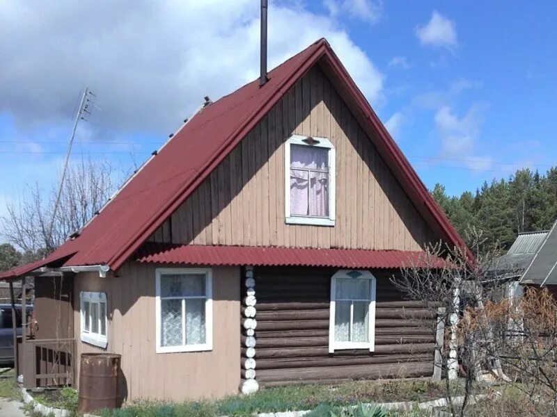 Коттедж в селе. Циан дом свердловская область. Посёлок сарапулка. Недорогие садовые участки с домиками. Коттедж горный щит.