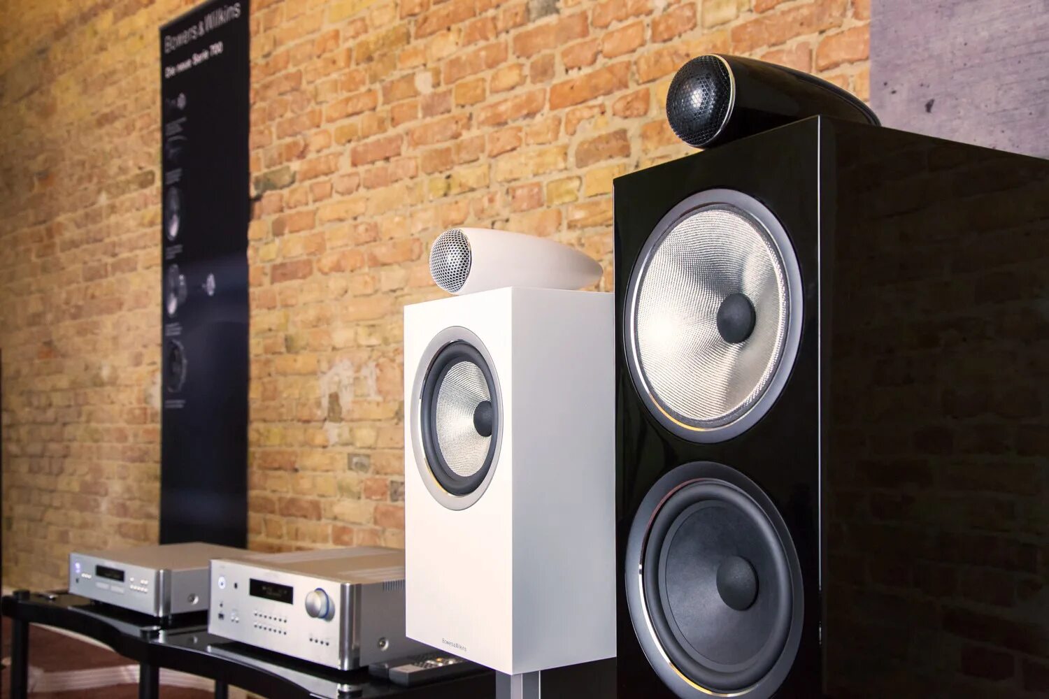 Лучшие производители колонок. Bowers & Wilkins 705 s2. Bowers Wilkins 702 s2. Полочная акустика Bowers Wilkins 705. Bowers Wilkins 700.