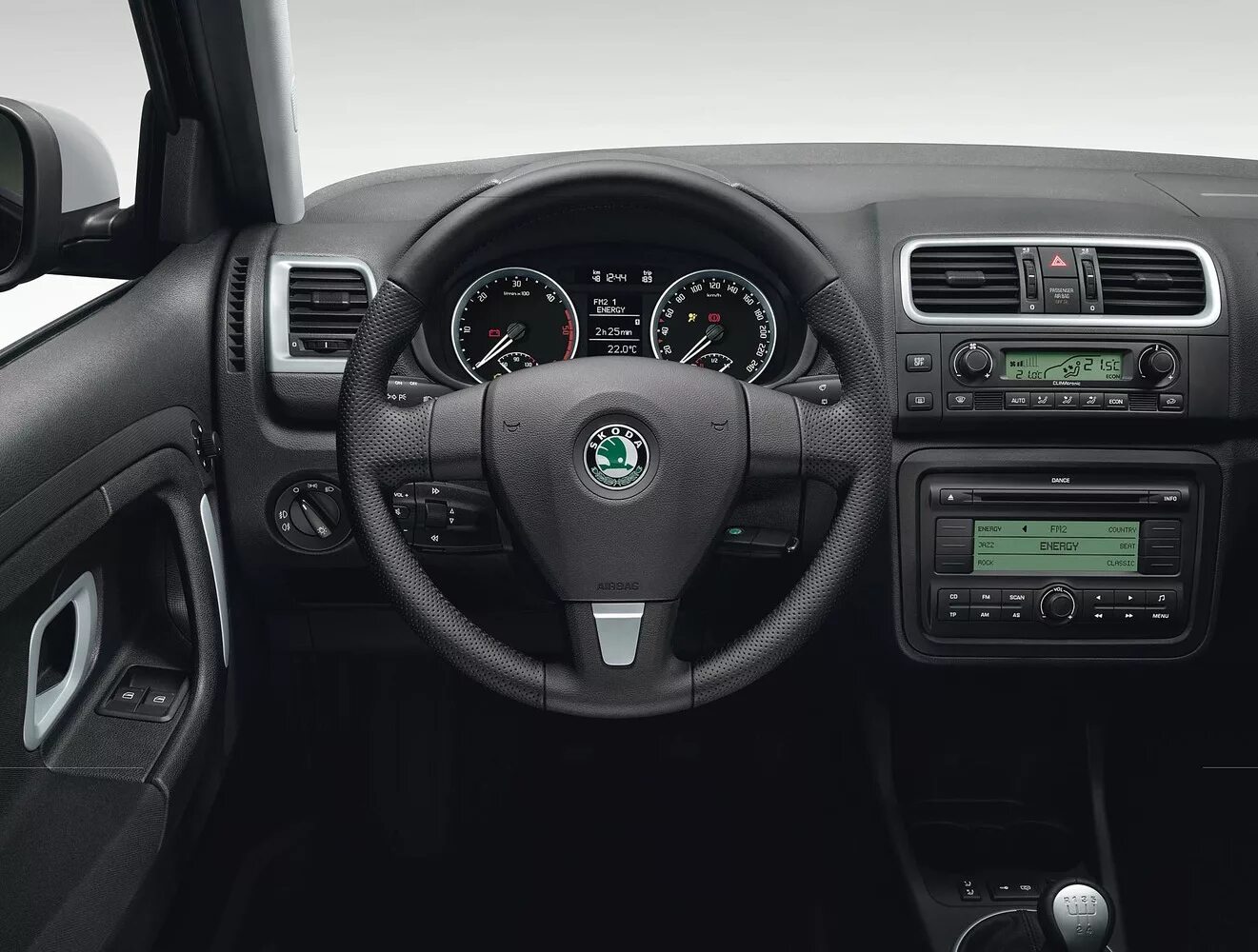 Шкода фабия на механике. Шкода фабия 1.2 2007 года. skoda fabia ii 2007. шкода фабия 1.2 2009. торпеда шкода фабия 2.