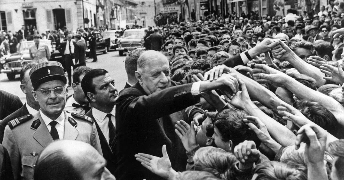 Франция пятая республика годы. Htathtylev dj ahfywbb 1946 ujlf. Режим четвертой республики во франции. Французы приветствуют шарля де голля 1946. Htathtylev dj ahfywbb 1946 ujlf.