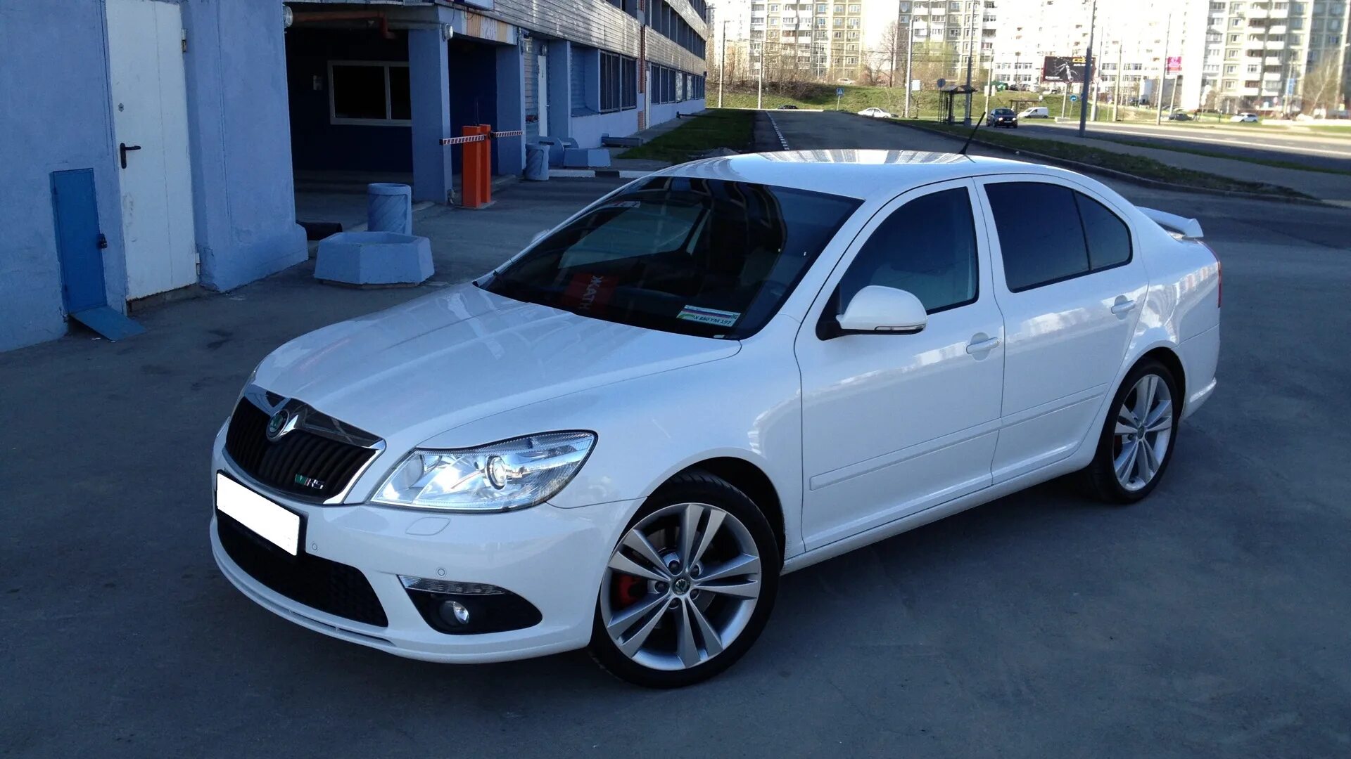 Купить октавию а5 на авито. Skoda Octavia a5 FL. Skoda Octavia a5 серебристая. Skoda Octavia a5 белая.