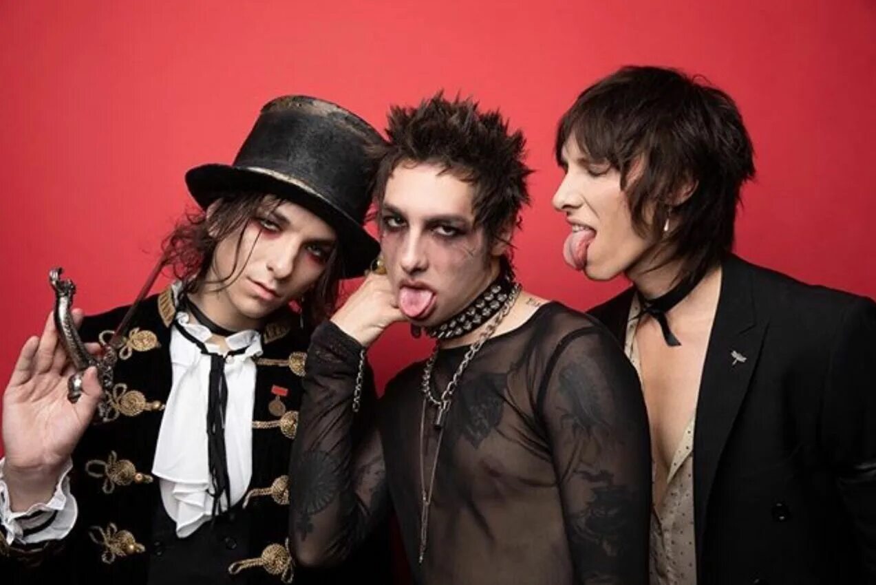 Palaye royale dead. Palaye Royale Себастьян. Группа Palaye Royale. Palaye Royale вокалист.