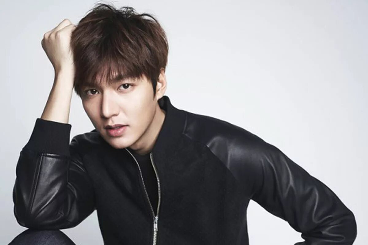 Сколько лет мин хо. Ли мин Хо. Ли мин Хо актер. Lee min ho rasmlari.