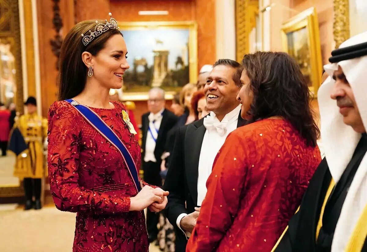 Принцесса сильные. Кейт Миддлтон в тиаре. Кейт Миддлтон на приеме в Букингемском Дворце. Кейт Миддлтон на приеме в Букингемском. Принцесса Миддлтон.