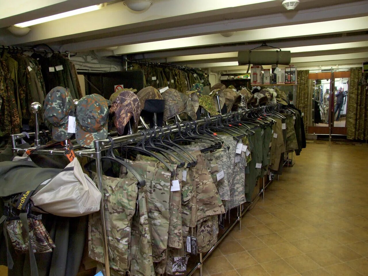 Военный магазин. Военная одежда. Магазин военного обмундирования. Военный магазин военный магазин.