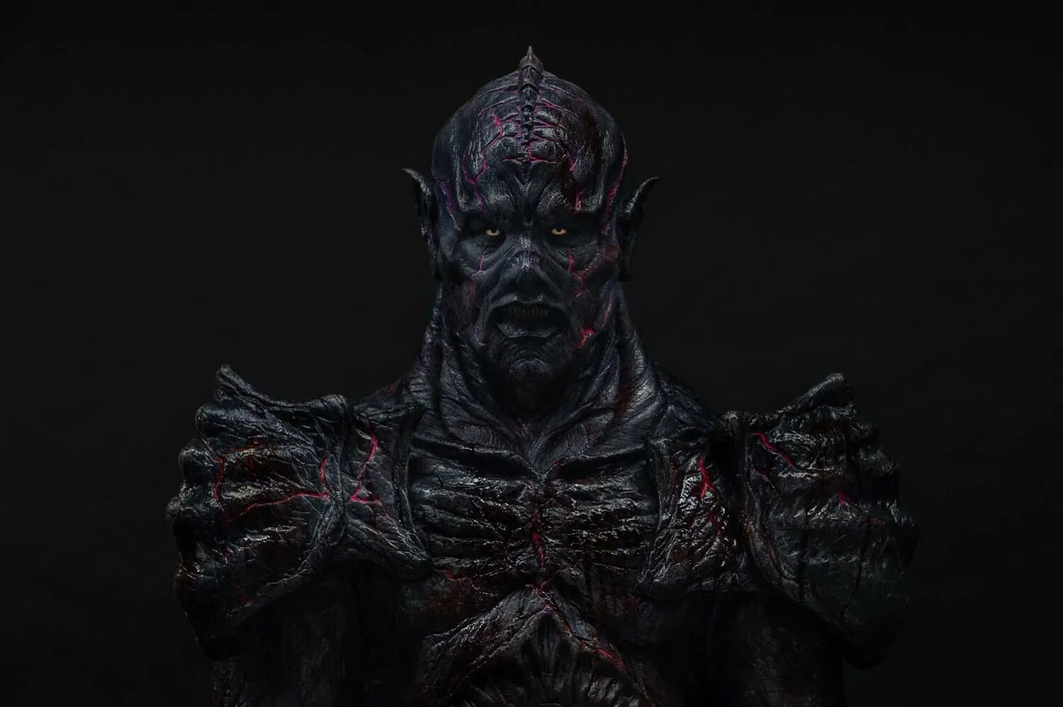 очень странный пришелец 2020