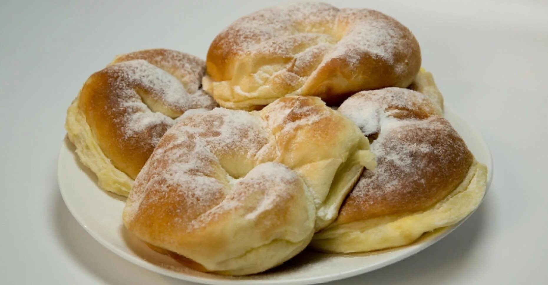 Испанское тесто. Булочка с ванильным кремом. Булочки с заварным кремом. Испанские булочки ensaimadas с заварным кремом. Испанские булочки с заварным кремом.