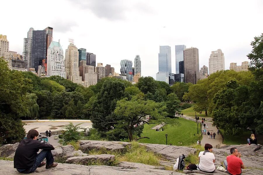 Central park me. Театр деракорте центральный парк нью йорк. Central park me. Централ парк нью-йорк деревья. Централ парк нью-йорк площадь.