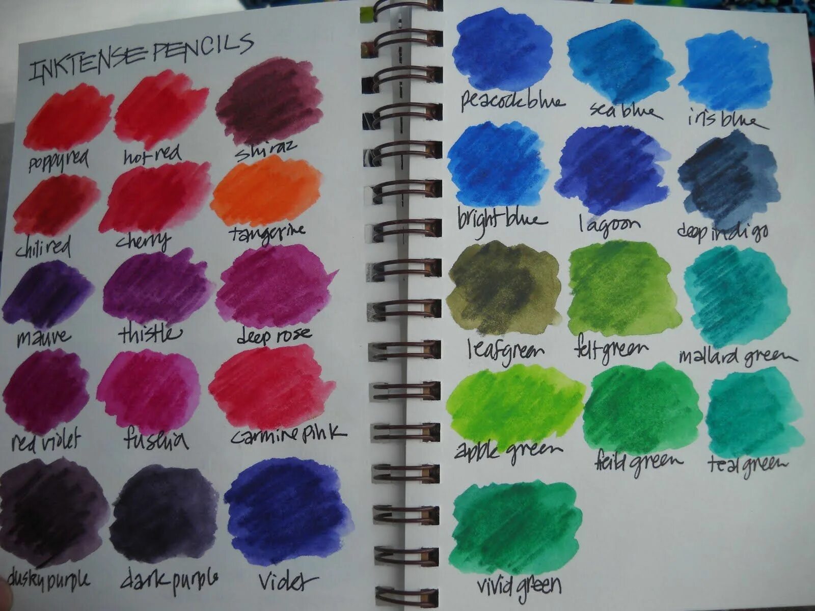 Выкраска карандашей. Derwent inktense палитра. derwent inktense 72 выкраска. derwent inktense 36 выкраска. derwent inktense блоки выкраска.