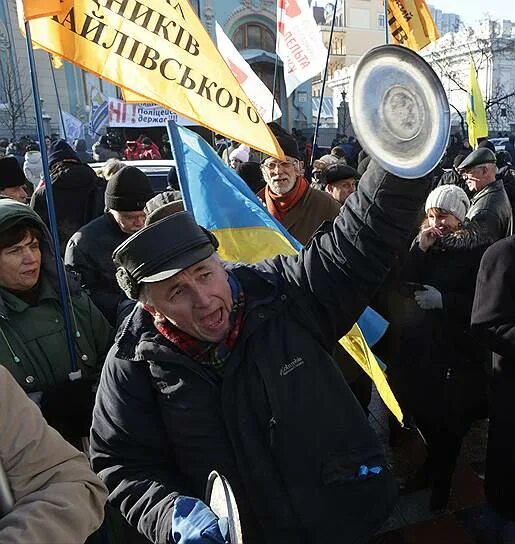 Против действующей власти