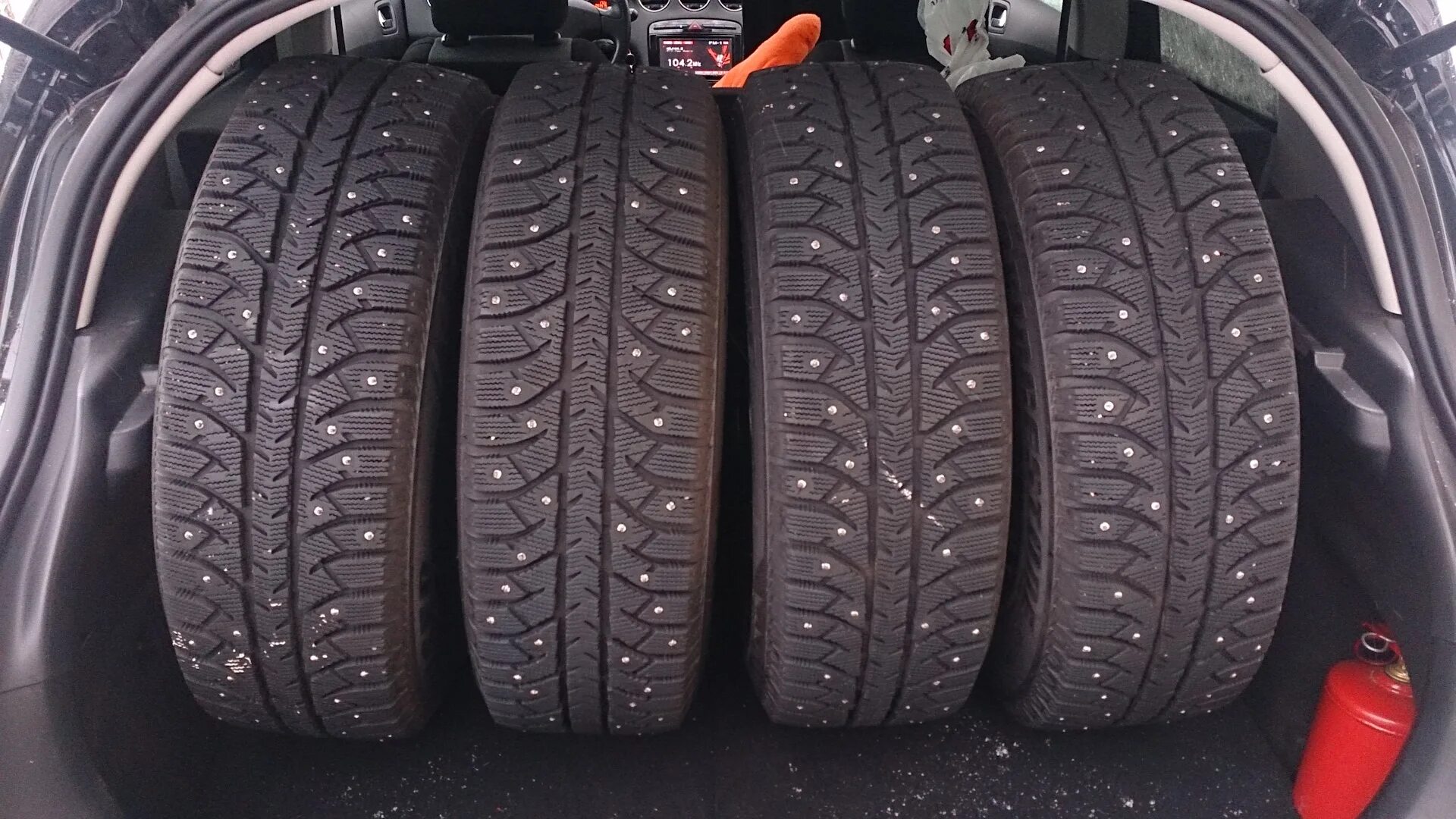 Шины бриджстоун айс. Bridgestone Ice Cruiser 7000. Bridgestone Ice Cruiser 7000 r15. Бриджстоун айс Крузер 7000 195/65 r15. Бриджстоун айс Крузер 7000 215/65/16.