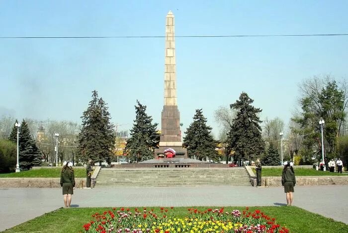 Пл павших борцов. Площадь павших борцов волгоград. аллея павших борцов волгоград. волгоград площадь павших бойцов. центральная площадь волгограда.