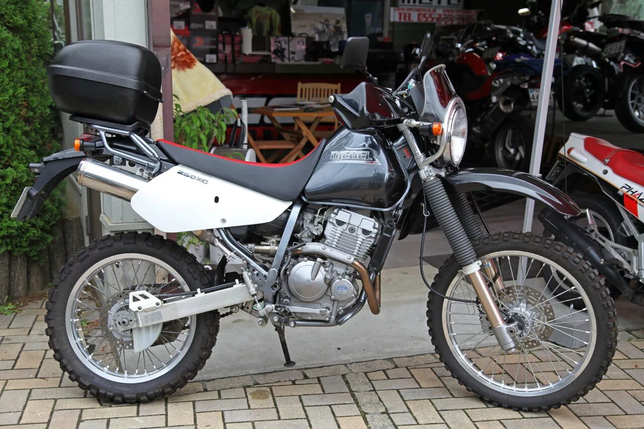 Сузуки джебель купить. Suzuki Djebel 250. Suzuki Djebel 250 XC. Djebel 250xc. Ямаха Джебель 250.