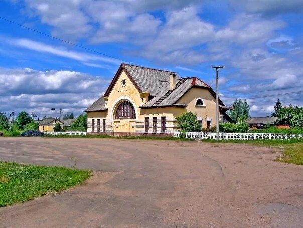 Село лычково новгородской. Село лычково новгородской. Деревня лычково новгородская область. Лычково жд станция. Деревня лычково новгородская область.