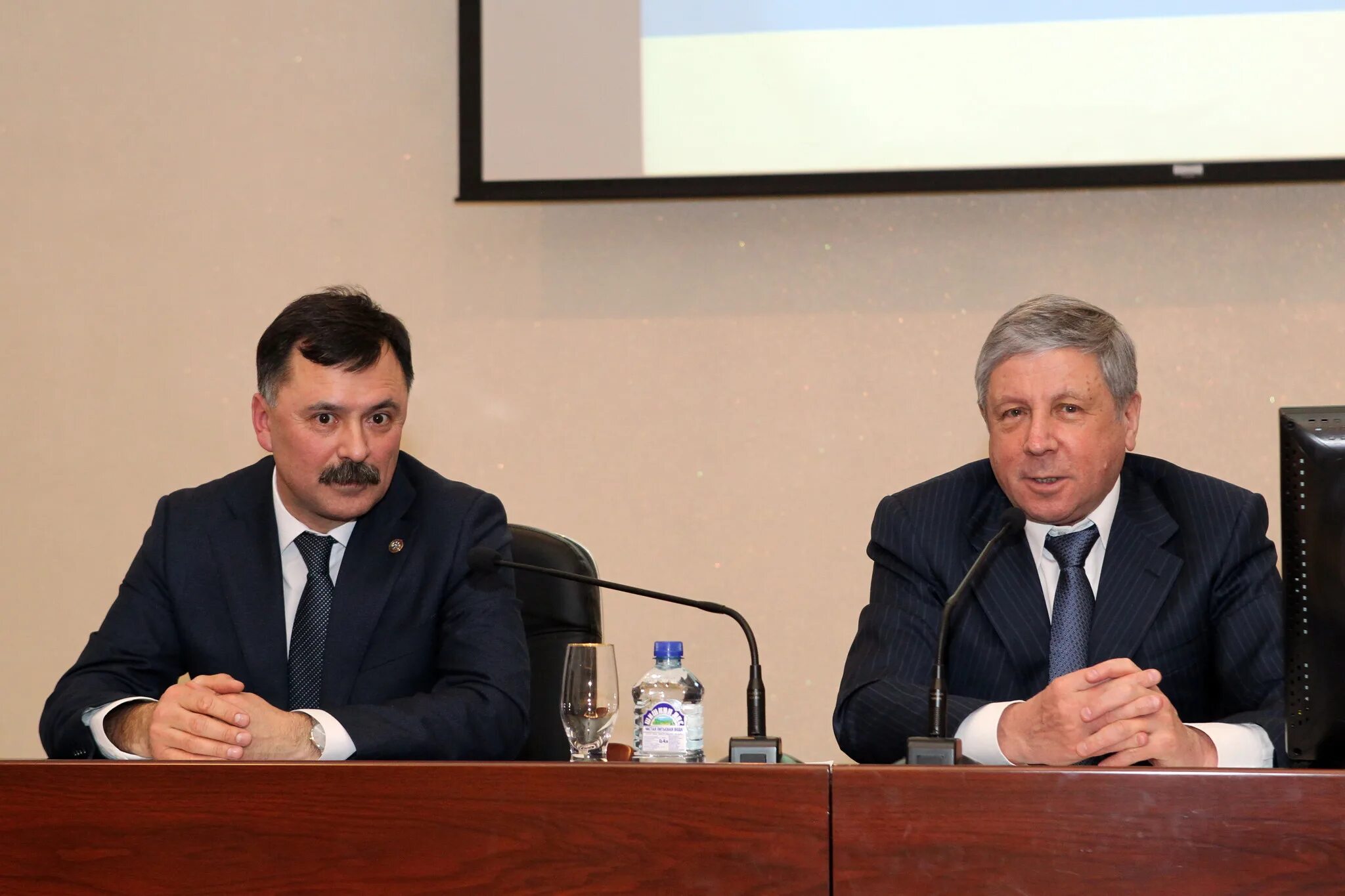 Гафаров исполком. Гафаров рустем гильфанович казань. гафаров наиль анатольевич газпром. гафаров рустем гильфанович руководитель исполнительного комитета. гафаров ришат газпром газораспределение.