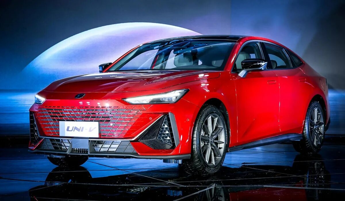 Changan uni v 2025. Чанган седан 2025. чанган лифтбек. чанган новый седан 2025.